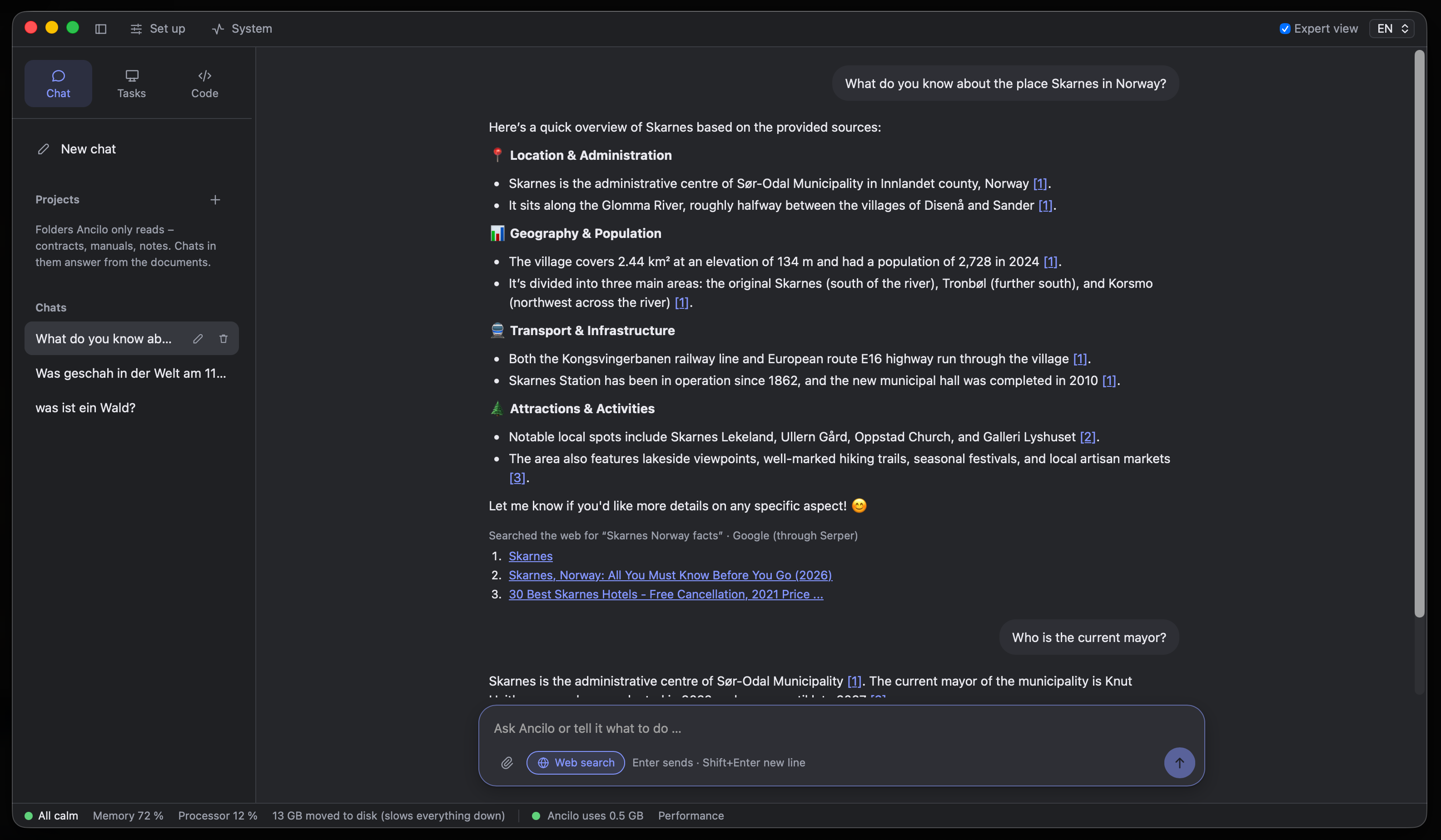 Ancilo mit den Bereichen Chat, Tasks und Code: ein Chat über Skarnes mit Websuche und Quellen.